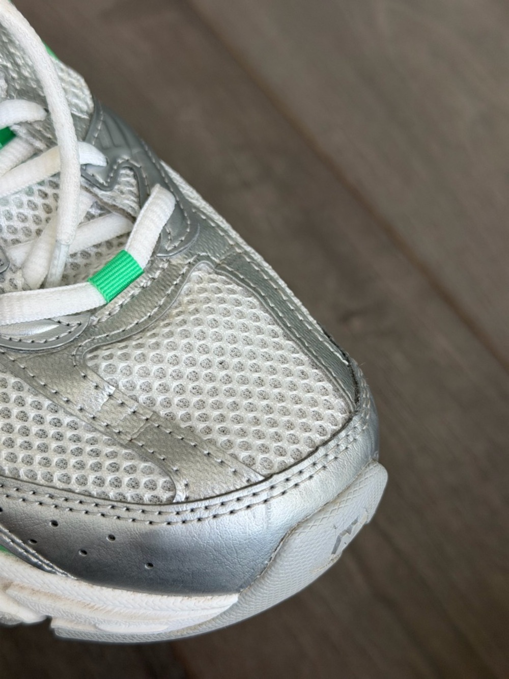 New Balance 530 White, Silver & Green Kids' Athletic Sneakers - Picture 4 of 7